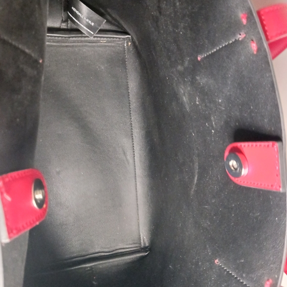 Women's Kendall and Kylie rare red star purse tote, never been used, new - Picture 3 of 7